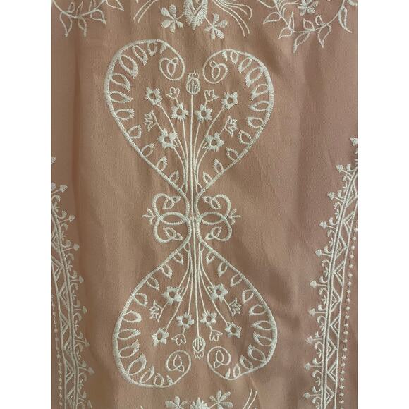 Champagne & Strawberry sleeveless peach and white embroidered top medium - Picture 4 of 8